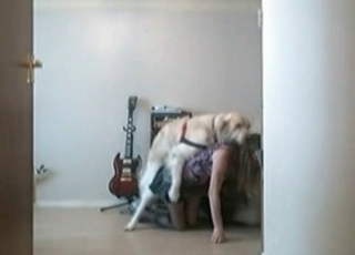 Submissive slut fucks a shaggy doggo